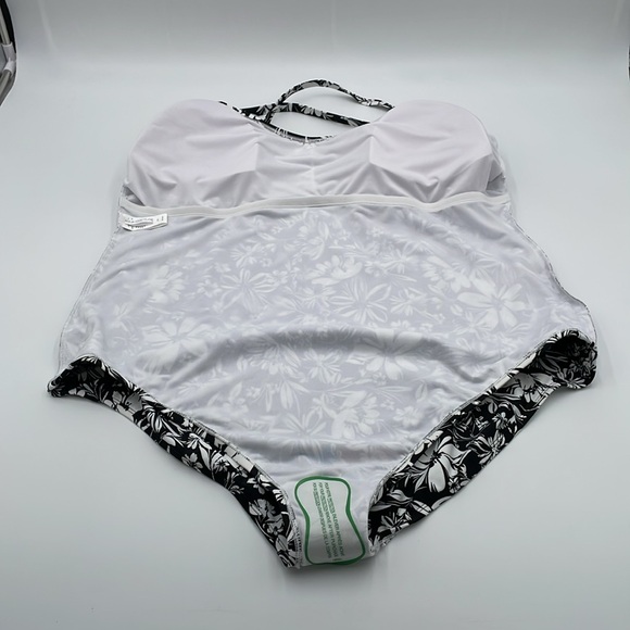 Aqua Couture Black & White Curvy Adjustable Straps Removable Pads Swimsuit - 3X - Picture 10 of 14